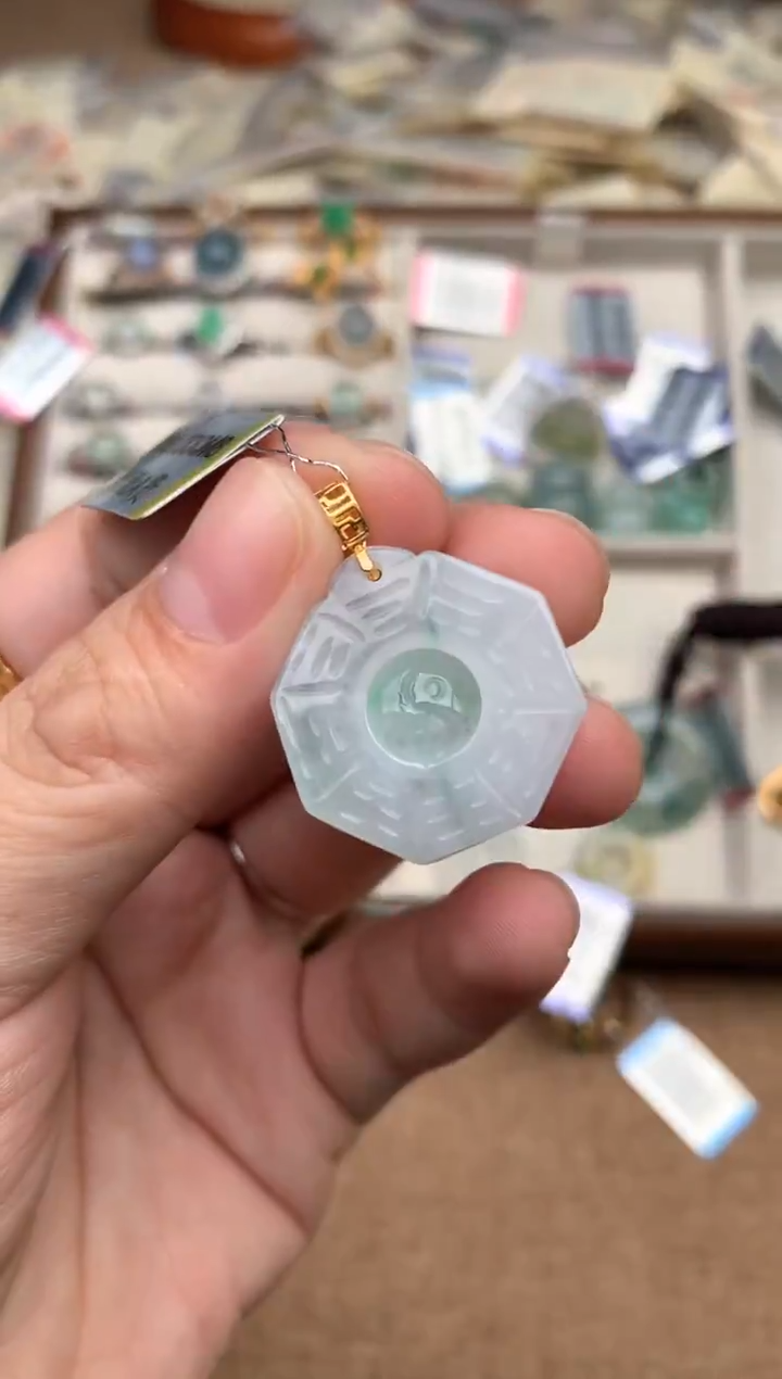 18K金镶嵌挂件翡翠1