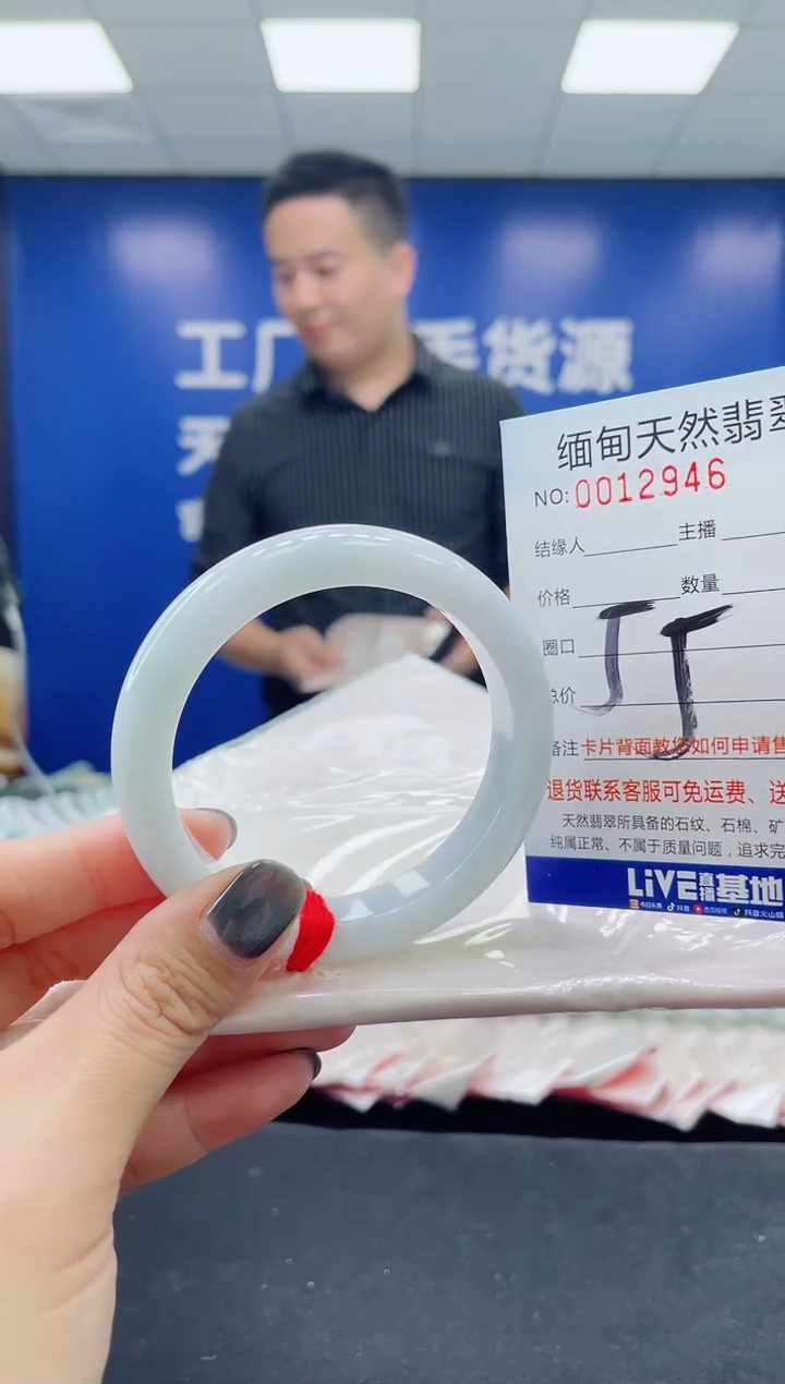 未镶嵌手镯翡翠天然翡翠手镯