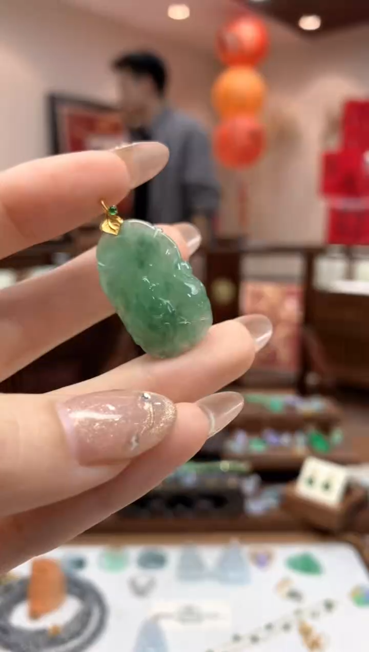 【闪购商品】翡翠吊坠(不含链)18K金镶嵌荷叶鱼