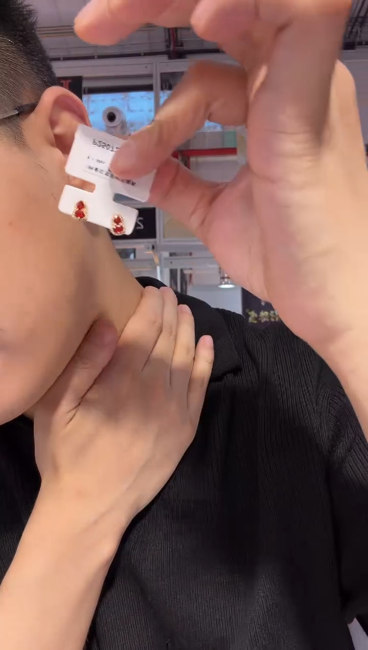 18K金镶嵌耳钉定制红宝石AA20477