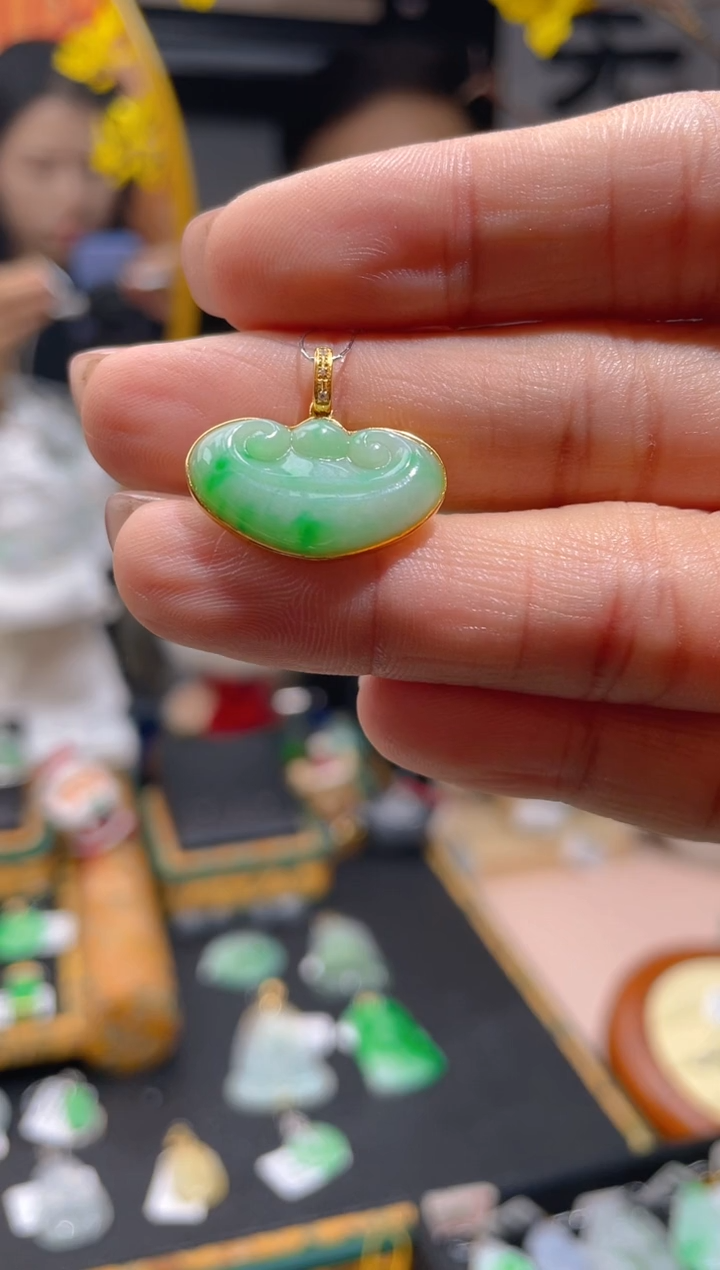 【闪购商品】翡翠颈饰18K金镶嵌假一赔三