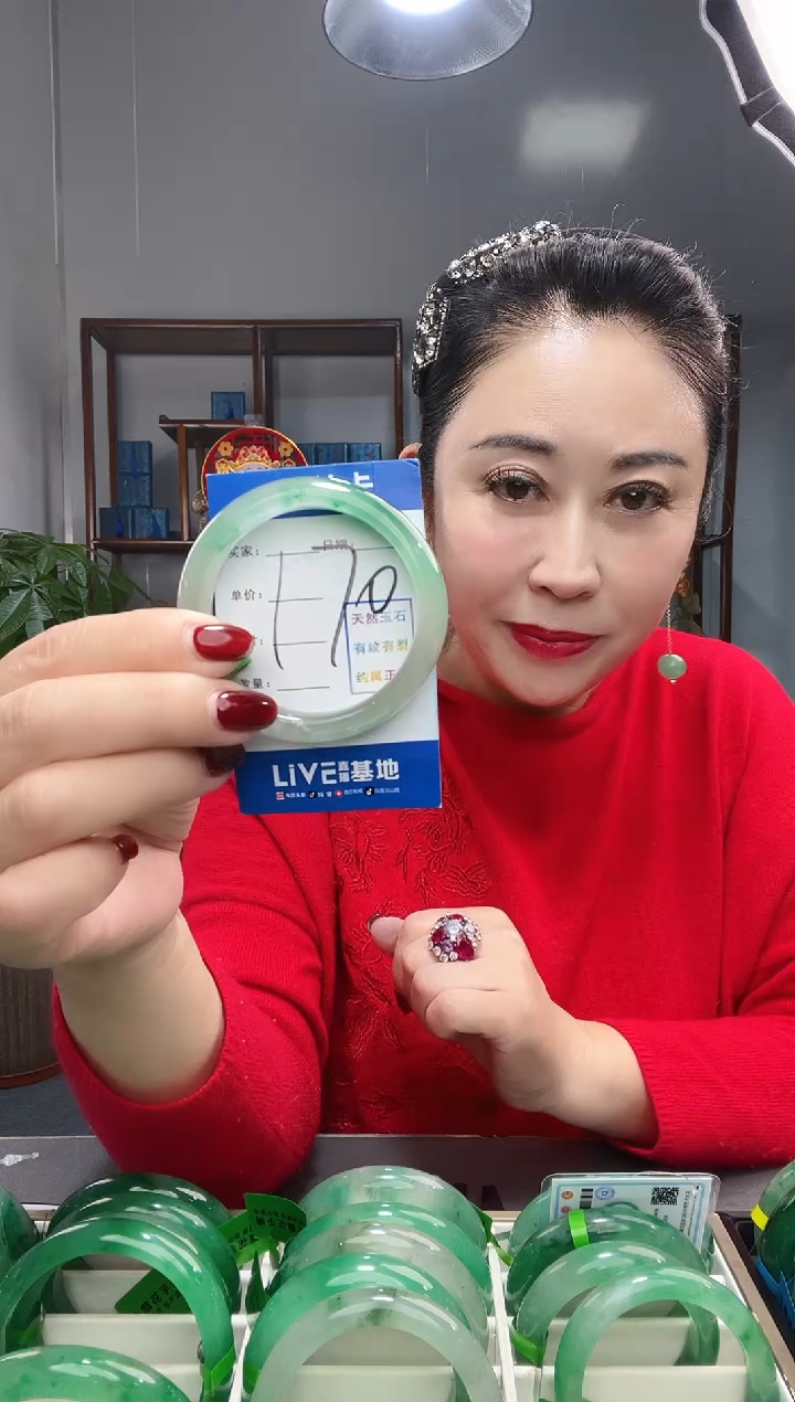 【闪购商品】石英质玉手镯未镶嵌非洲翠