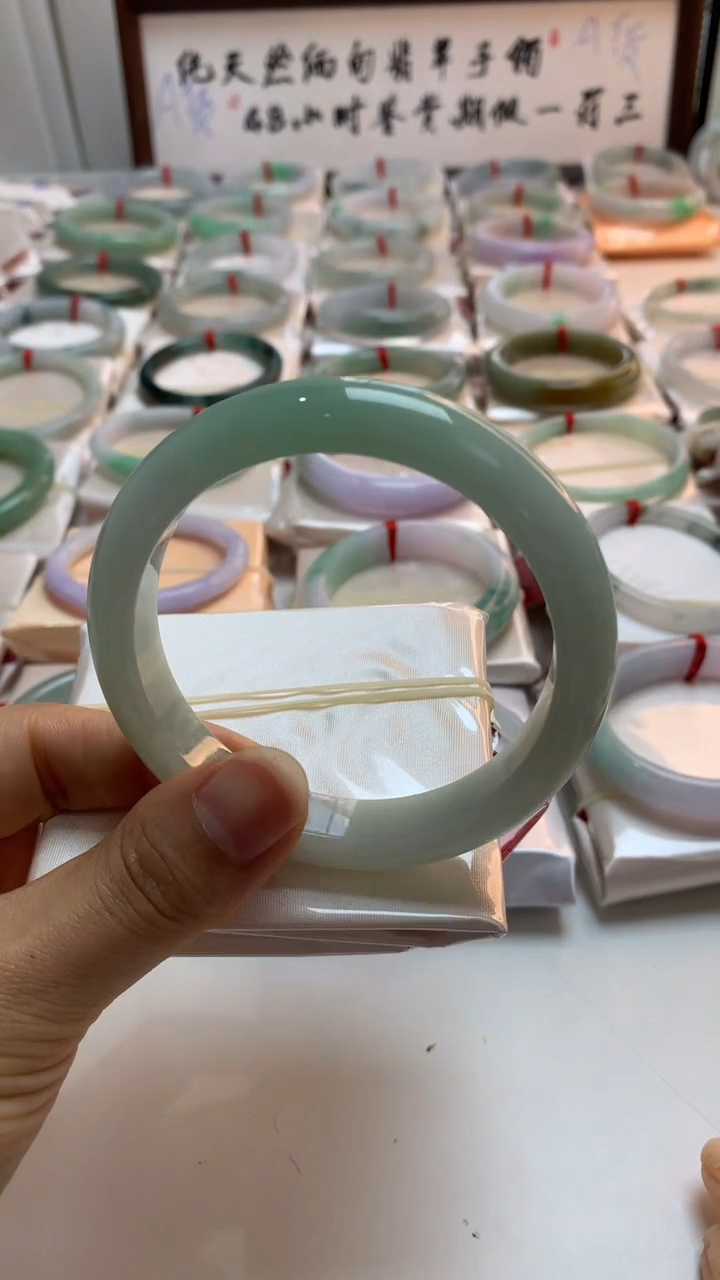 未镶嵌手镯翡翠61.7甜绿