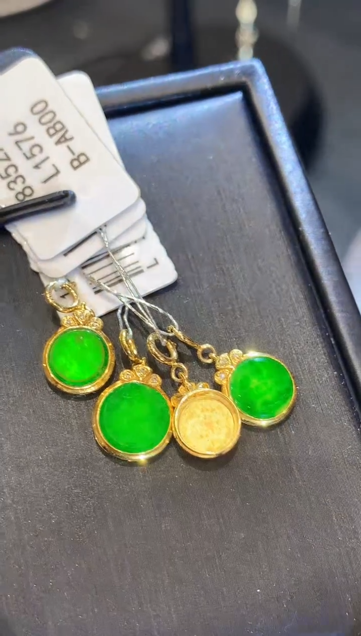 翡翠18K金镶嵌吊坠(不含链)L多样性发其一