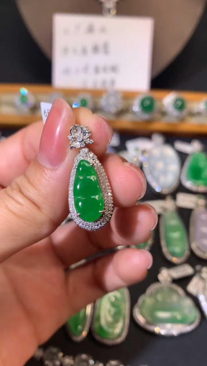 【闪购商品】翡翠吊坠(不含链)18K金镶嵌吊坠