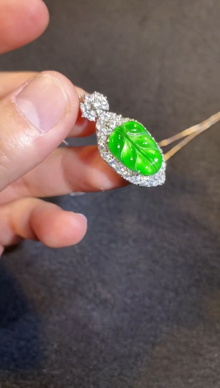 【闪购商品】翡翠吊坠(不含链)未镶嵌多样性发货不含链其一