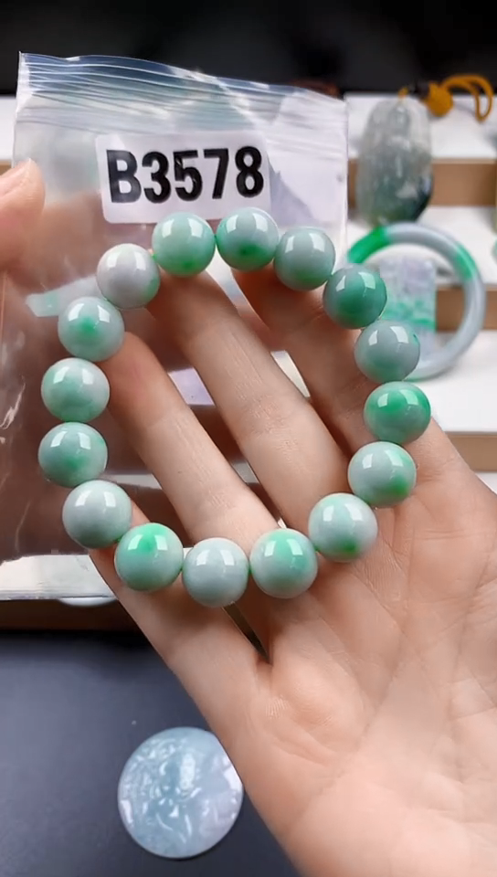 颈饰未镶嵌翡翠?**州天然翡翠吊坠挂件