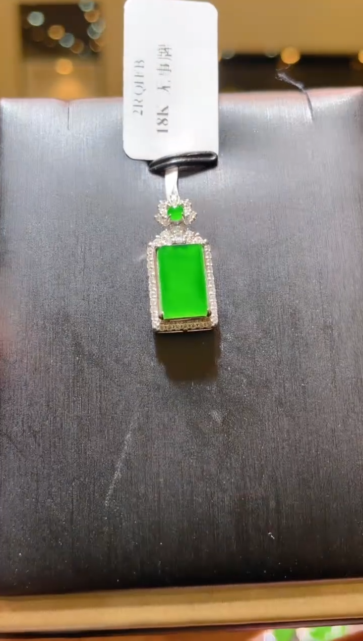 【闪购商品】翡翠吊坠(赠链)18K金镶嵌A16