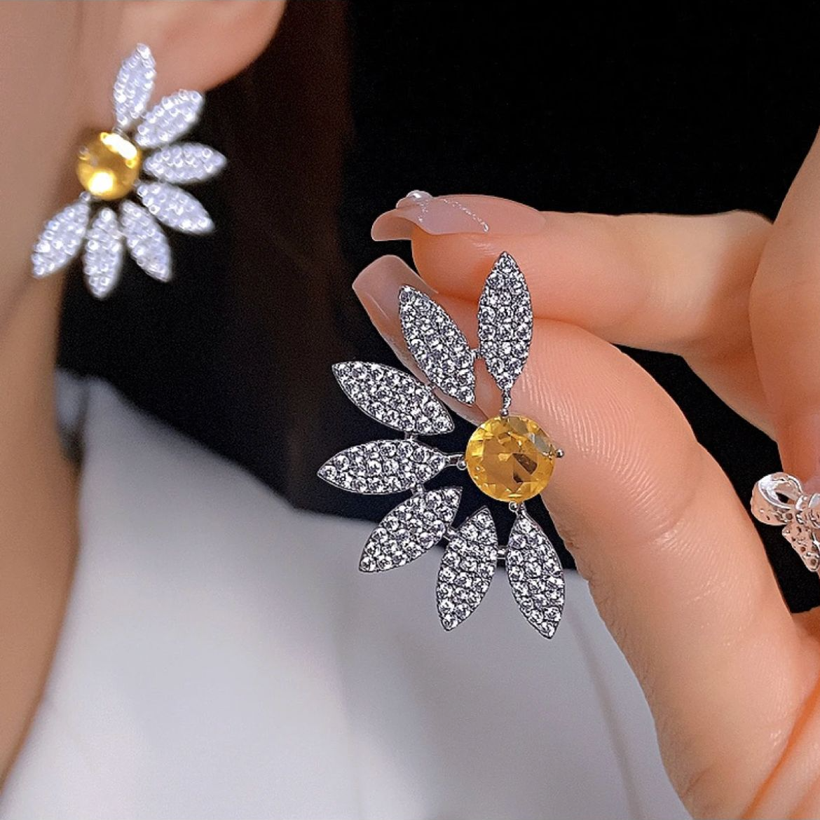 铜合金耳饰 气质夸张小雏菊花朵花卉耳钉轻奢高级耳环女C196