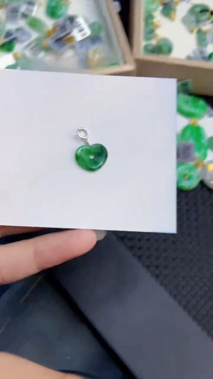 【闪购商品】翡翠颈饰未镶嵌           8