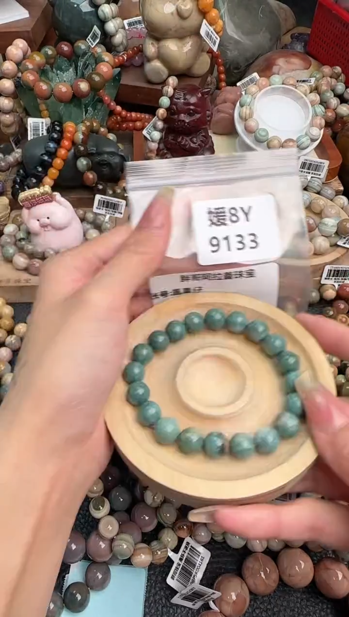 【闪购商品】石英质玉未镶嵌手链8Y9133