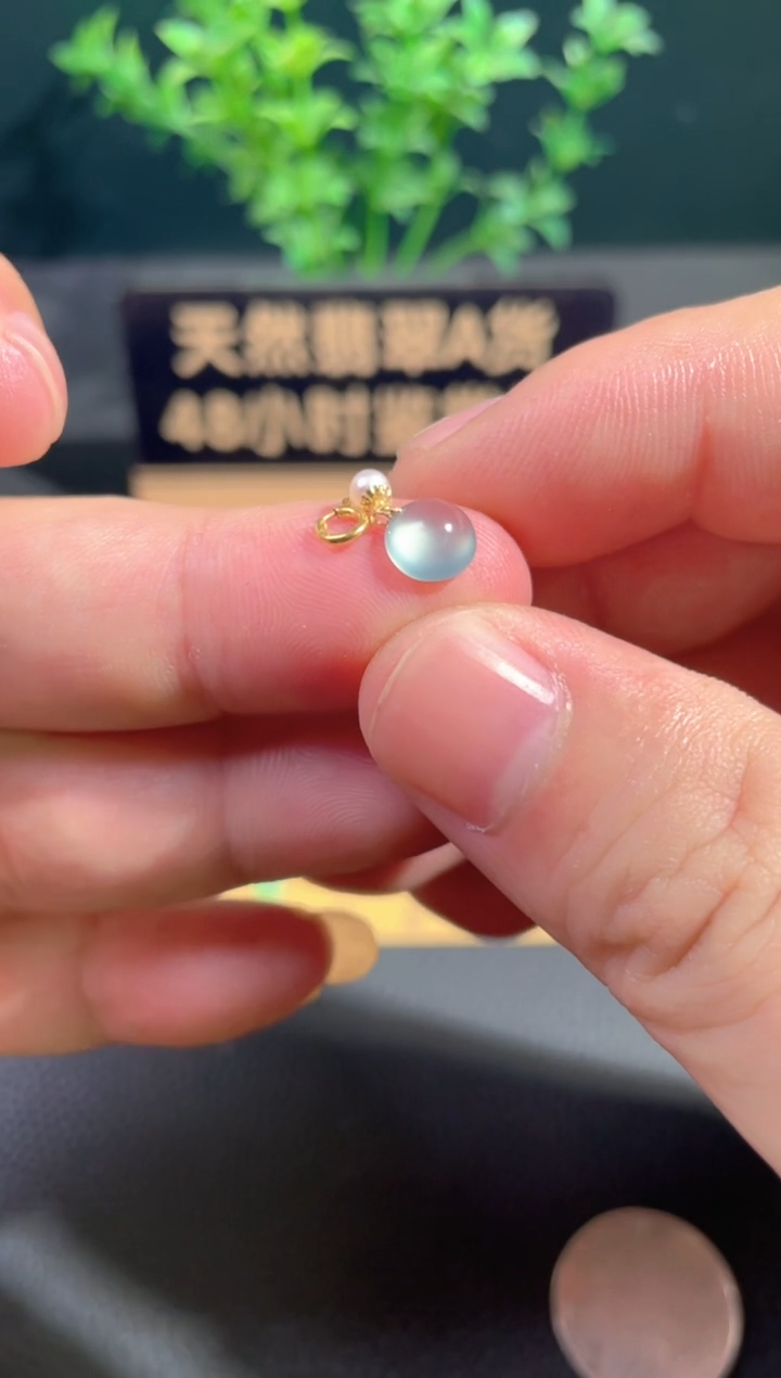 颈饰18K金镶嵌翡翠翡翠