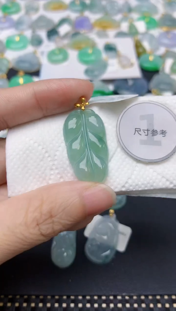 翡翠18K金镶嵌颈饰天然缅甸A货翡翠