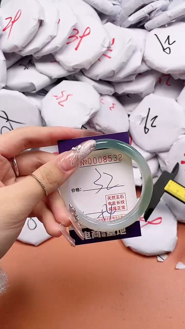 【闪购商品】玛瑙/玉髓手镯合金8532