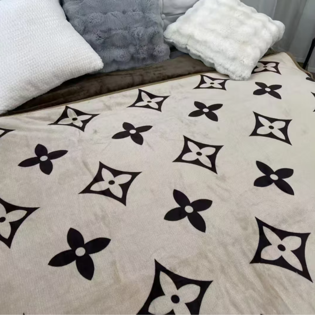 【双人老花牛奶绒冬被】加厚加绒三层夹棉被子180dec30th