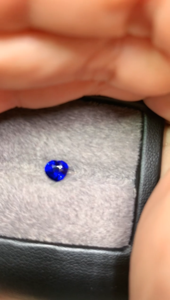 【闪购商品】定制蓝宝石裸石未镶嵌心型 皇家蓝 1.02ct