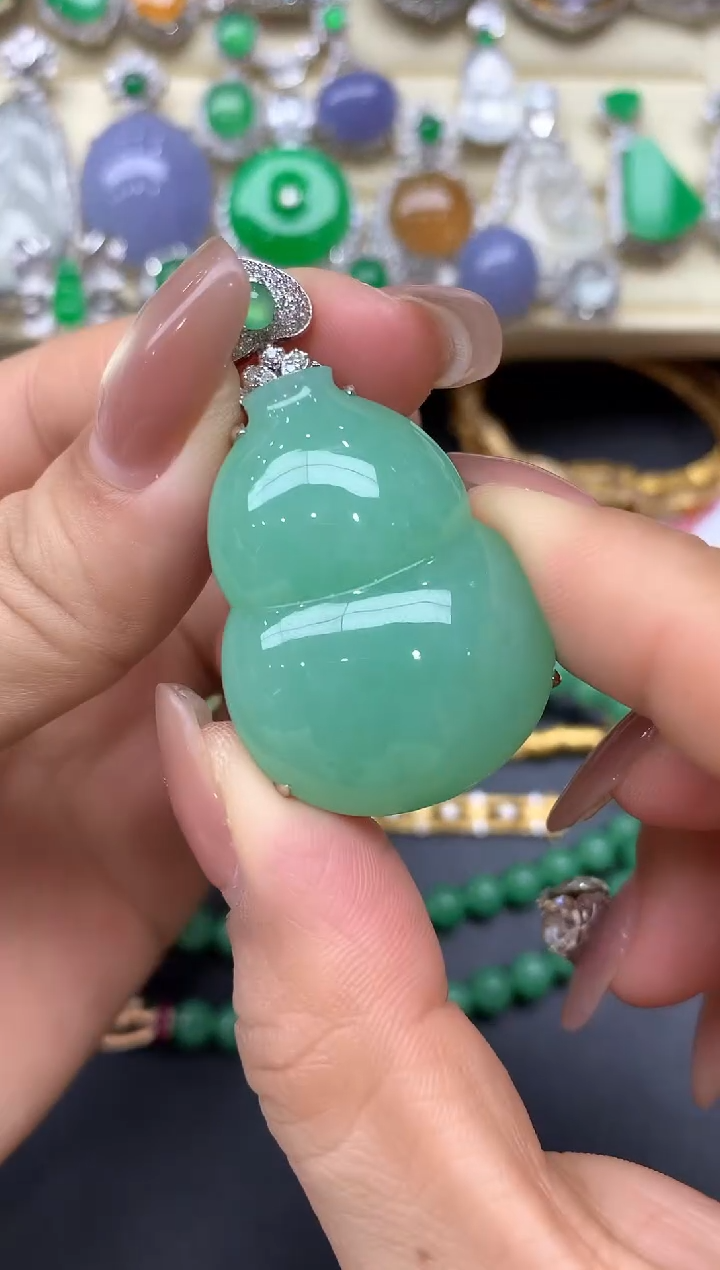 颈饰18K金镶嵌翡翠420-中国好珍宝