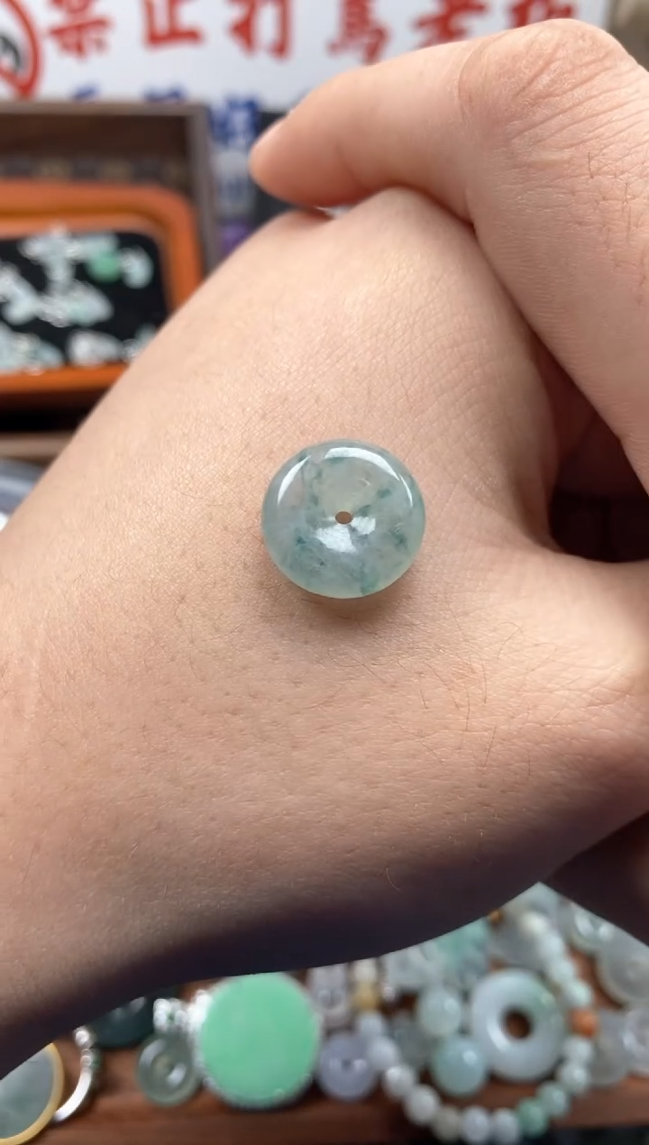 【闪购商品】翡翠颈饰未镶嵌哥哥