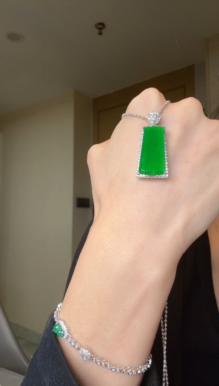 【闪购商品】翡翠吊坠(不含链)银S925镶嵌天然翡翠吊坠