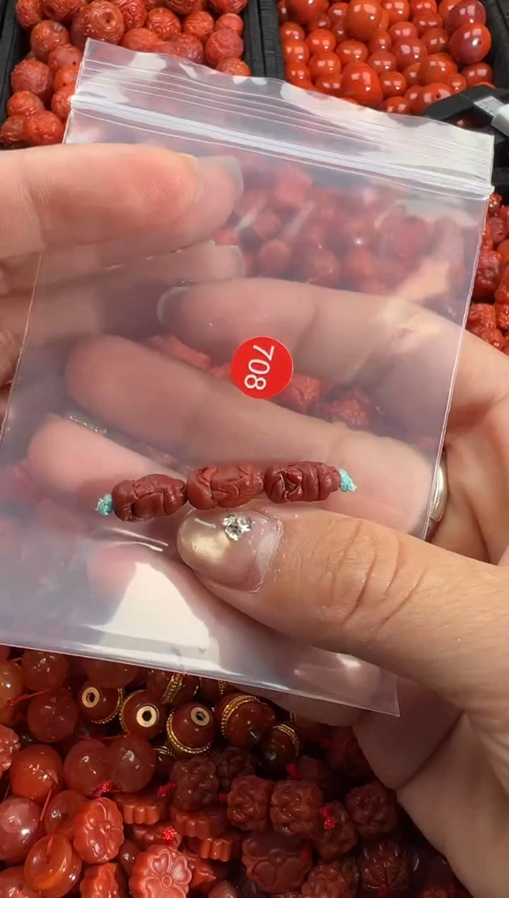 南红玛瑙未镶嵌颈饰1