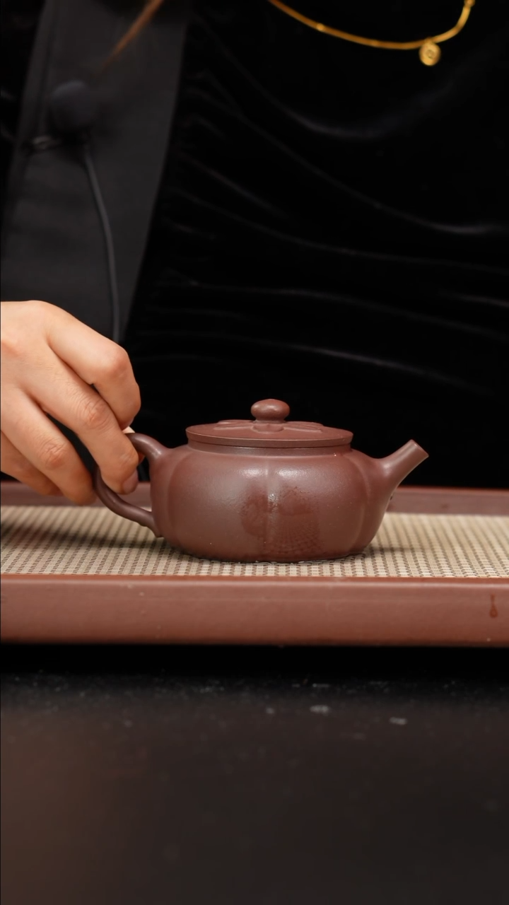 【闪购商品】紫砂茶壶底曹清花语200