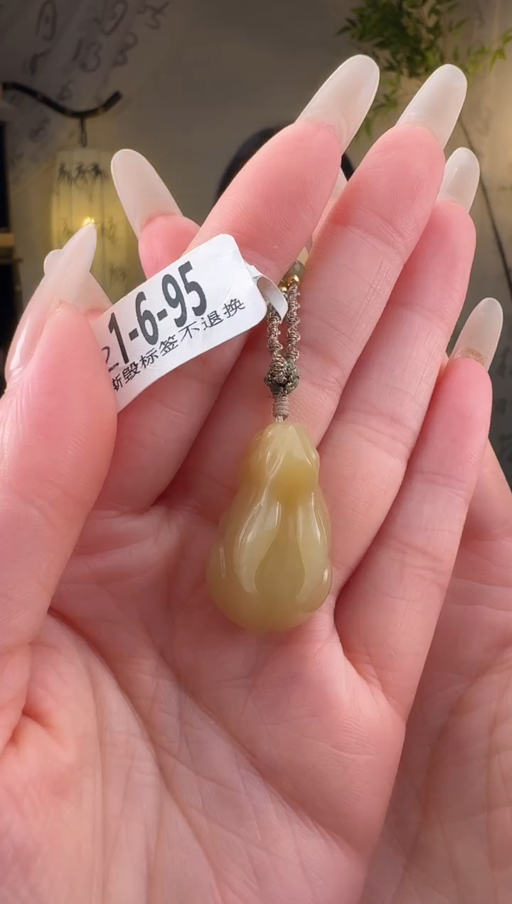 和田玉未镶嵌颈饰随型 95