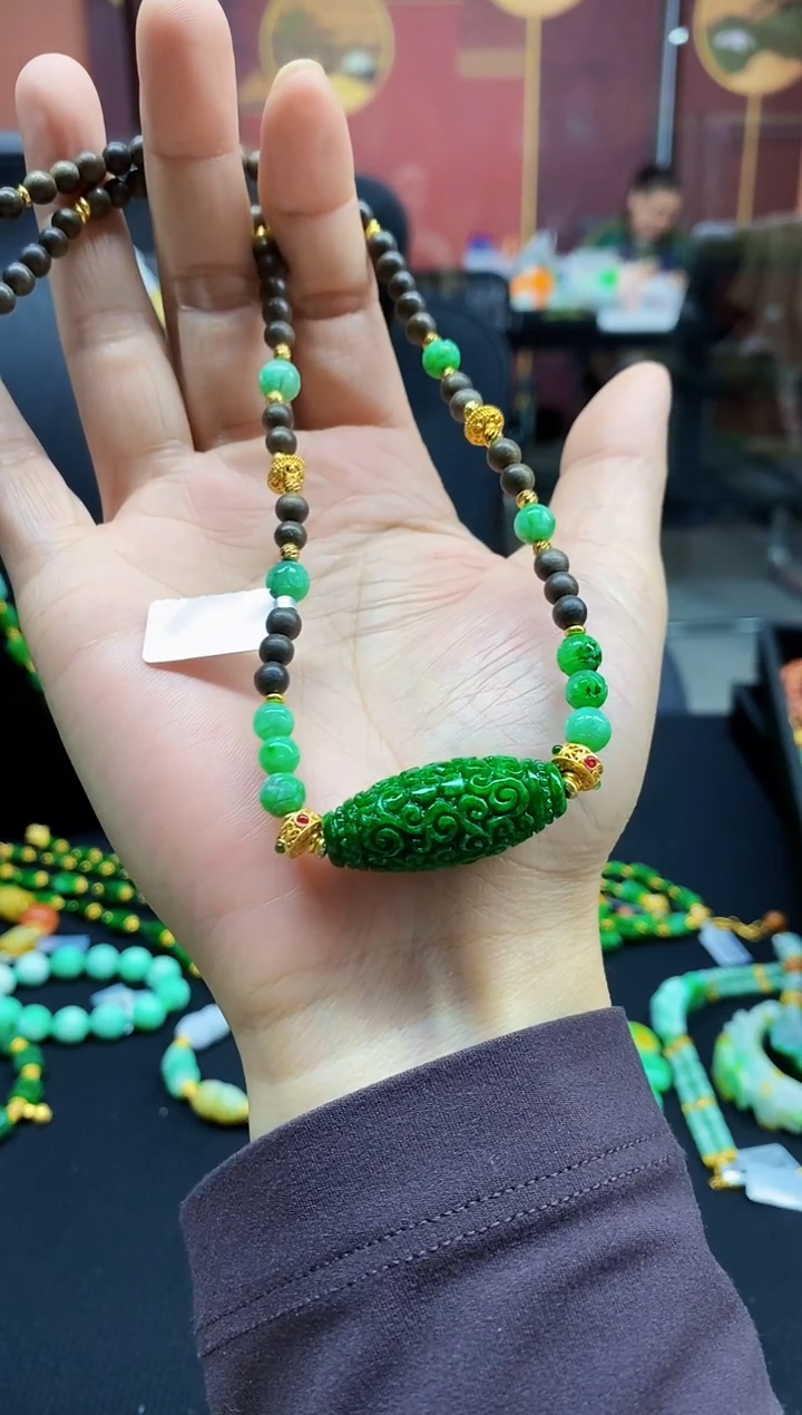 颈饰未镶嵌翡翠吊坠