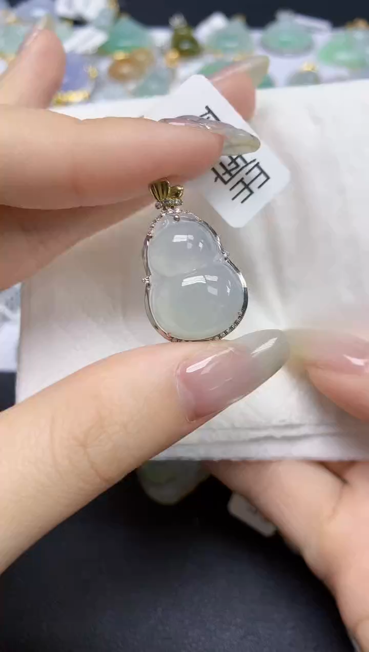 【闪购商品】翡翠18K金镶嵌颈饰天然缅甸翡翠A货