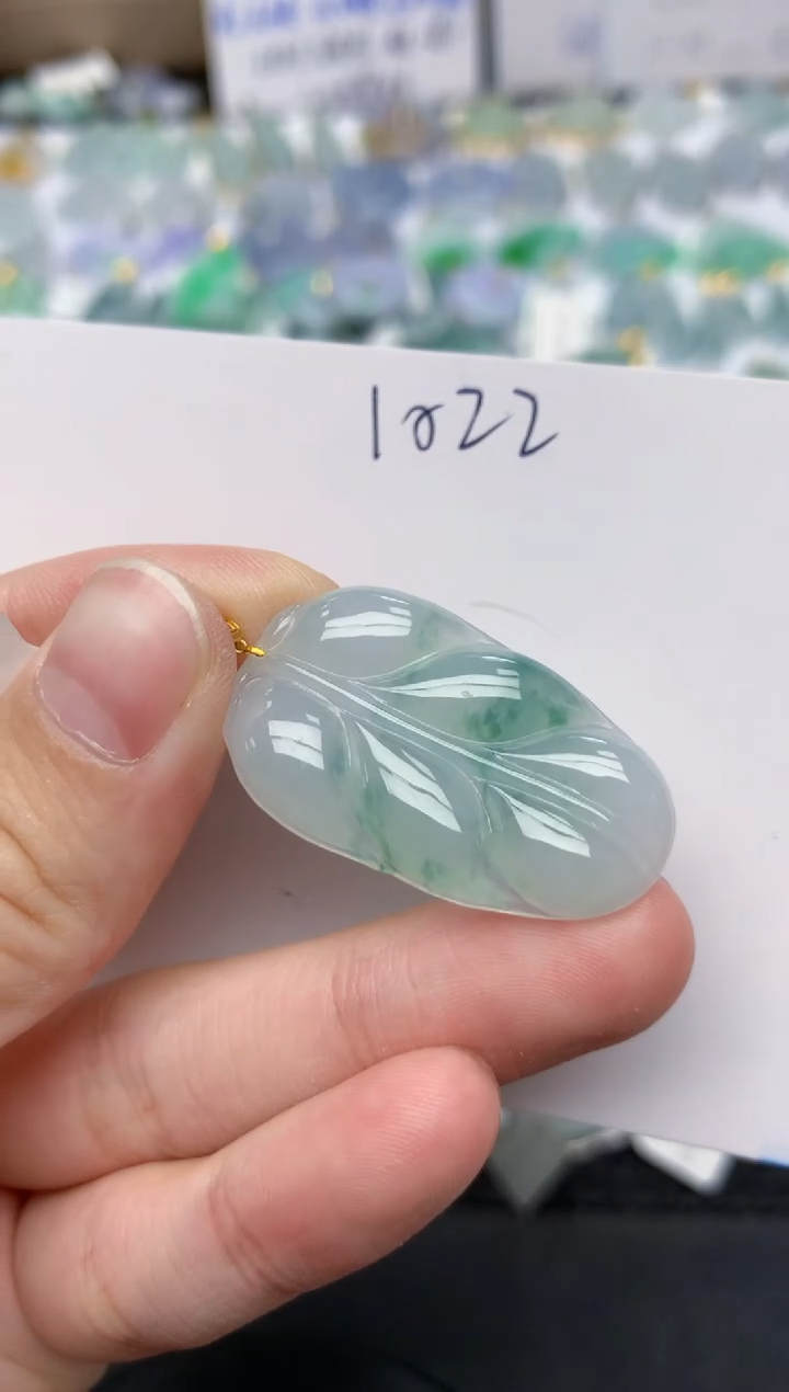 翡翠18K金镶嵌颈饰天然缅甸A货翡翠