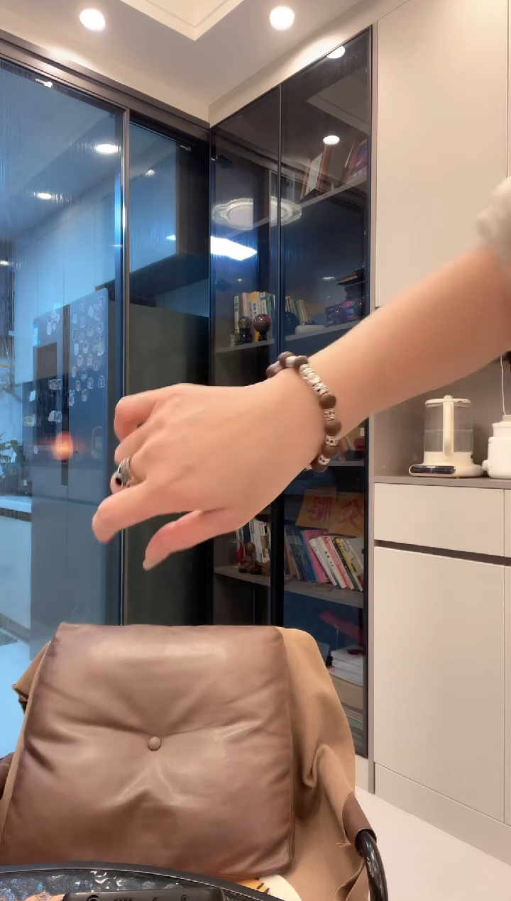 【闪购商品】泥塑菀菀香设计款手串       