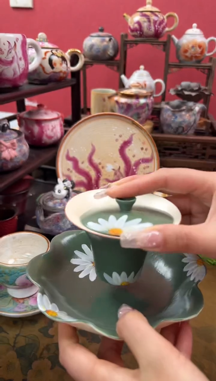 【闪购商品】粉引翠绿手绘花卉盖碗