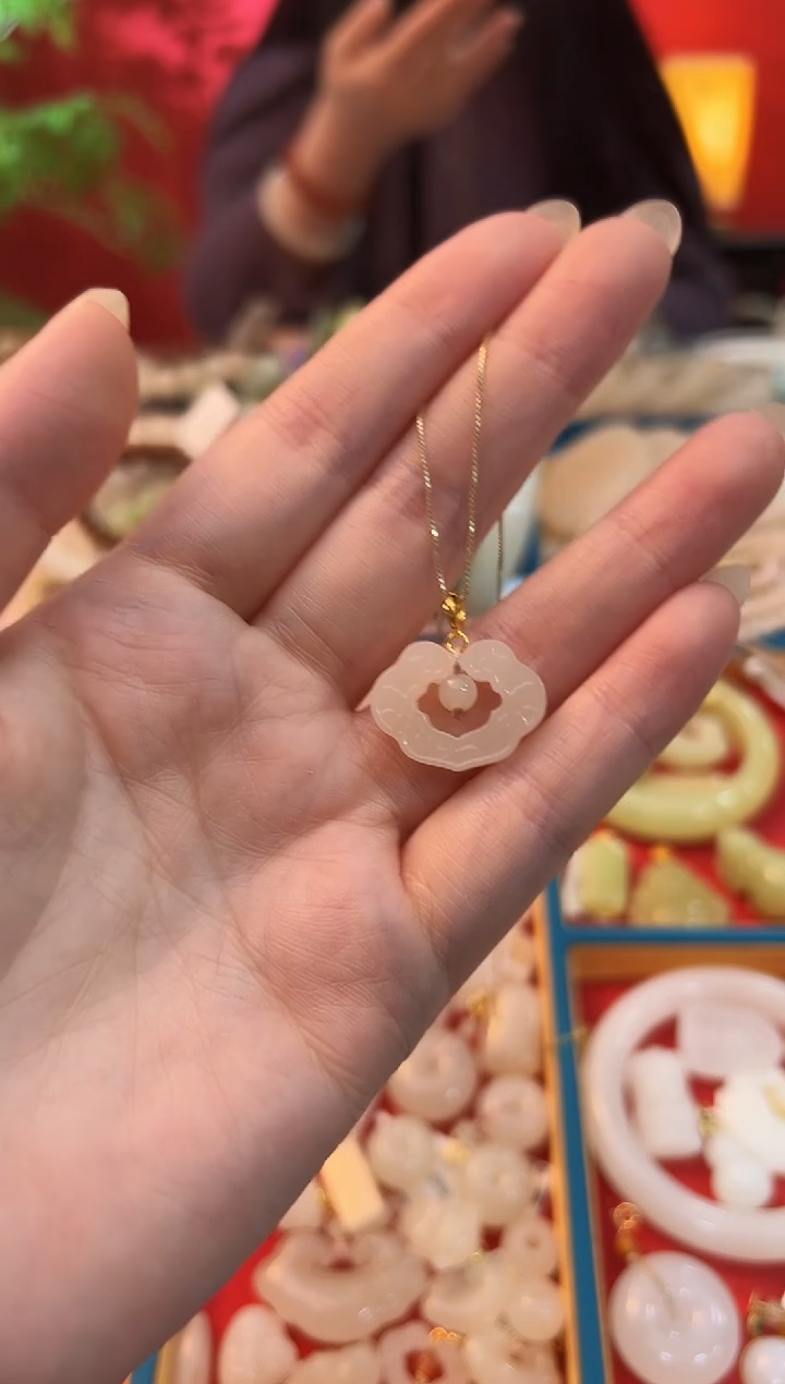 【闪购商品】和田玉吊坠未镶嵌藕粉小同心锁