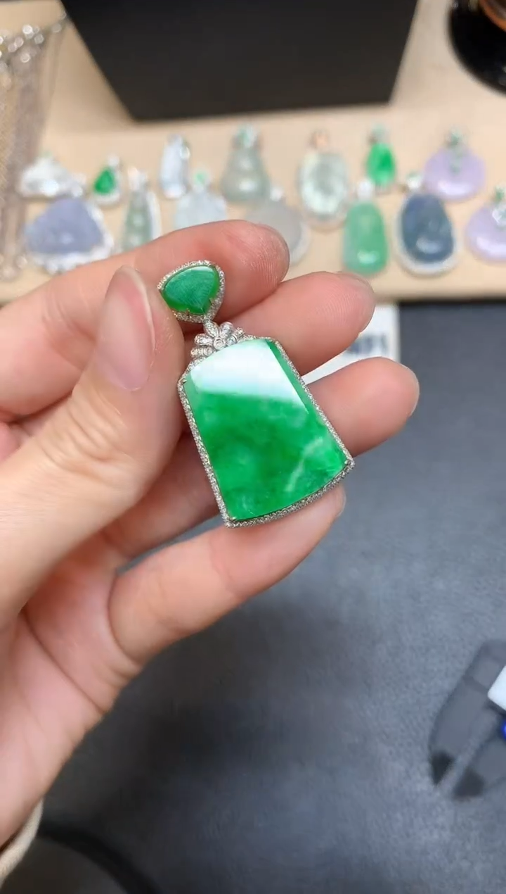 【闪购商品】翡翠颈饰18K金镶嵌【无服务费