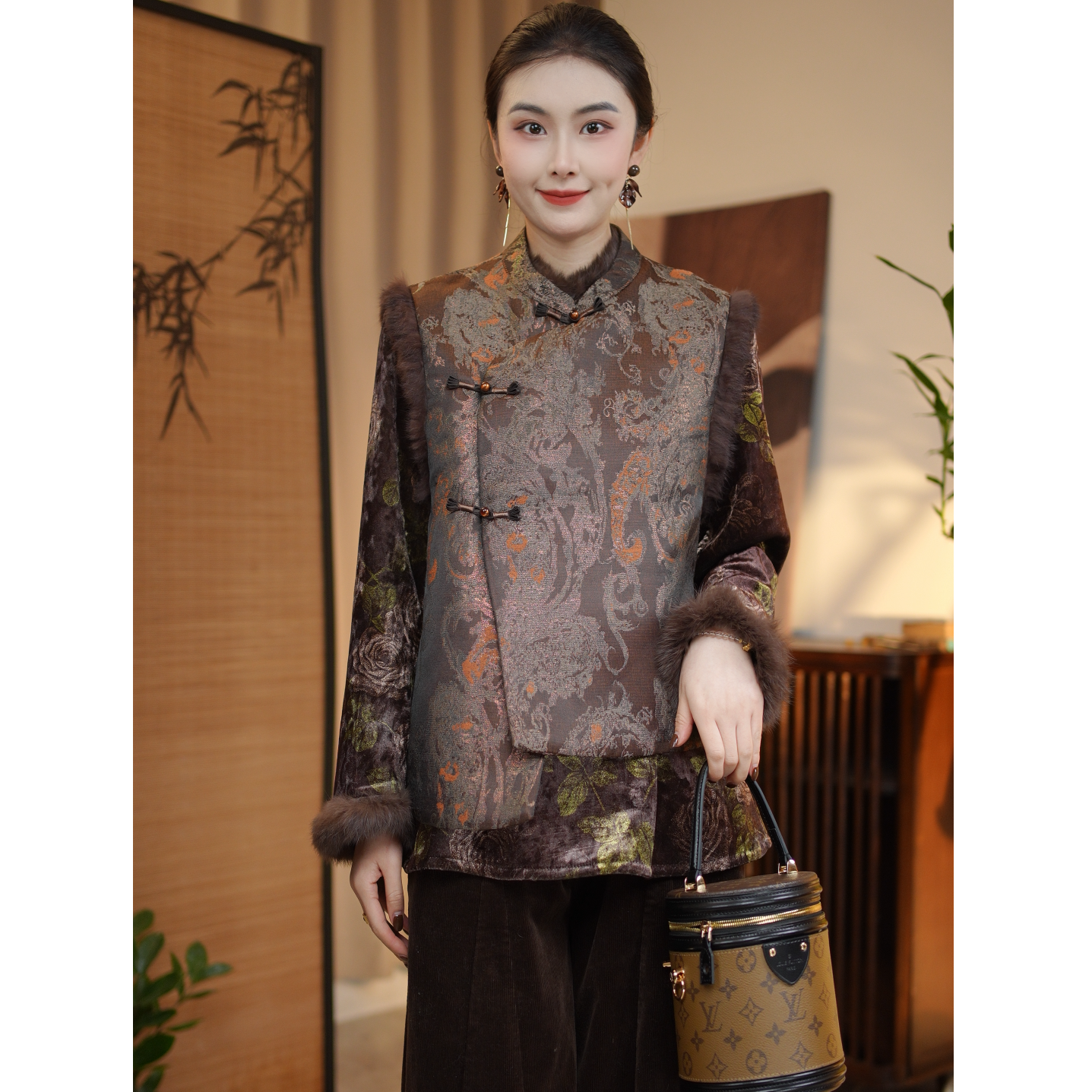 芳华冬季2025新款新中式上衣女装加棉加厚宽松国风兔毛提花马甲