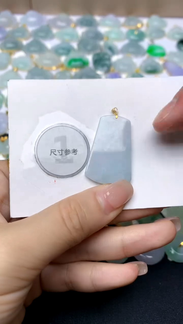 翡翠18K金镶嵌颈饰天然A货翡翠