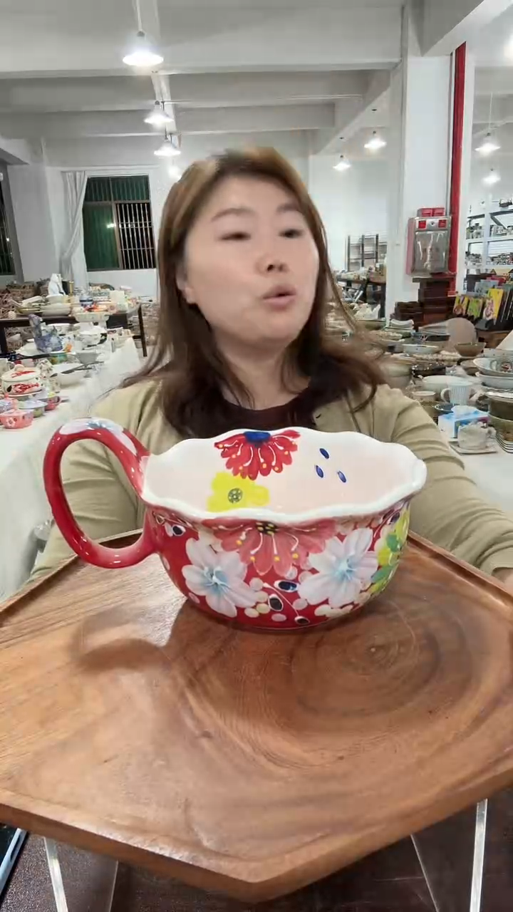 瓷红色曲把碗.....