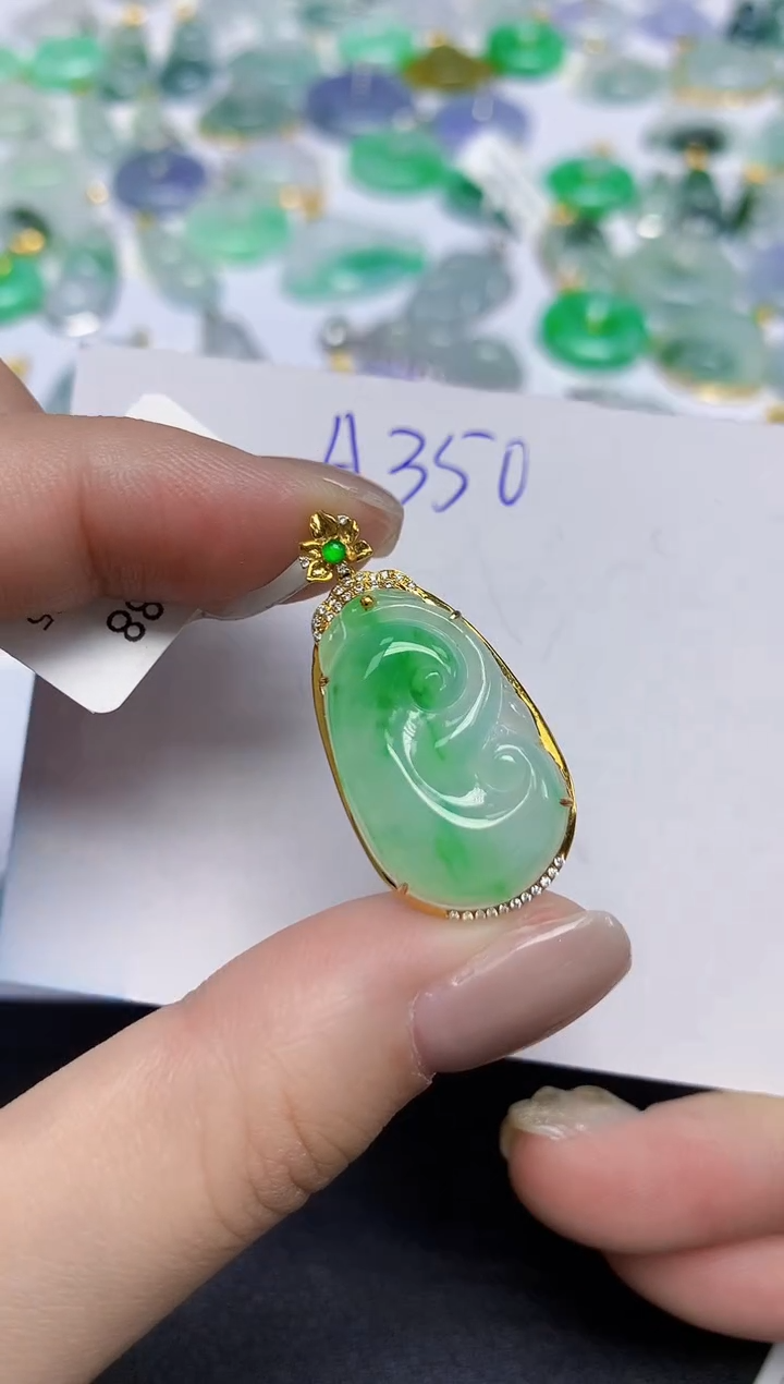 颈饰18K金镶嵌翡翠天然缅甸翡翠A货翡翠百元以上9元证书费自理