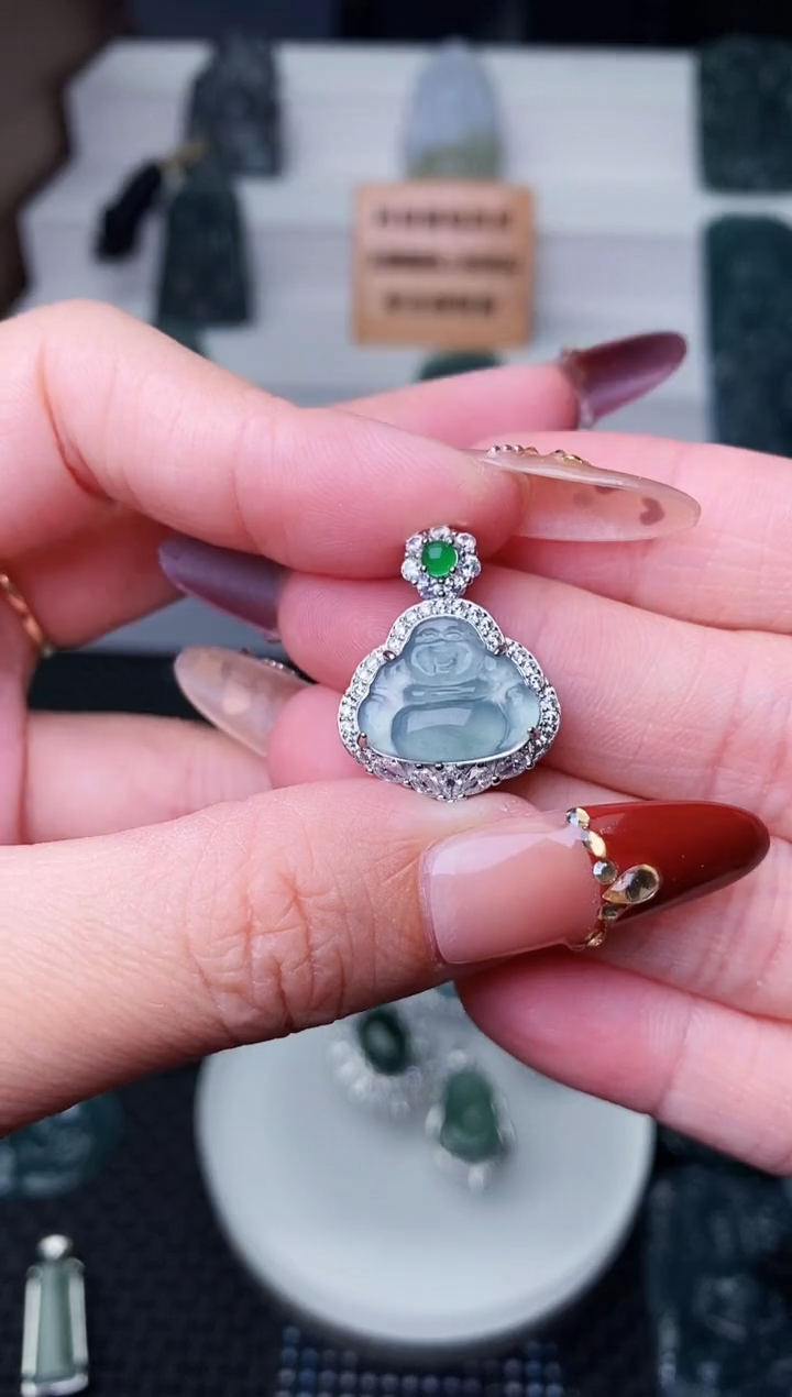 颈饰未镶嵌翡翠 