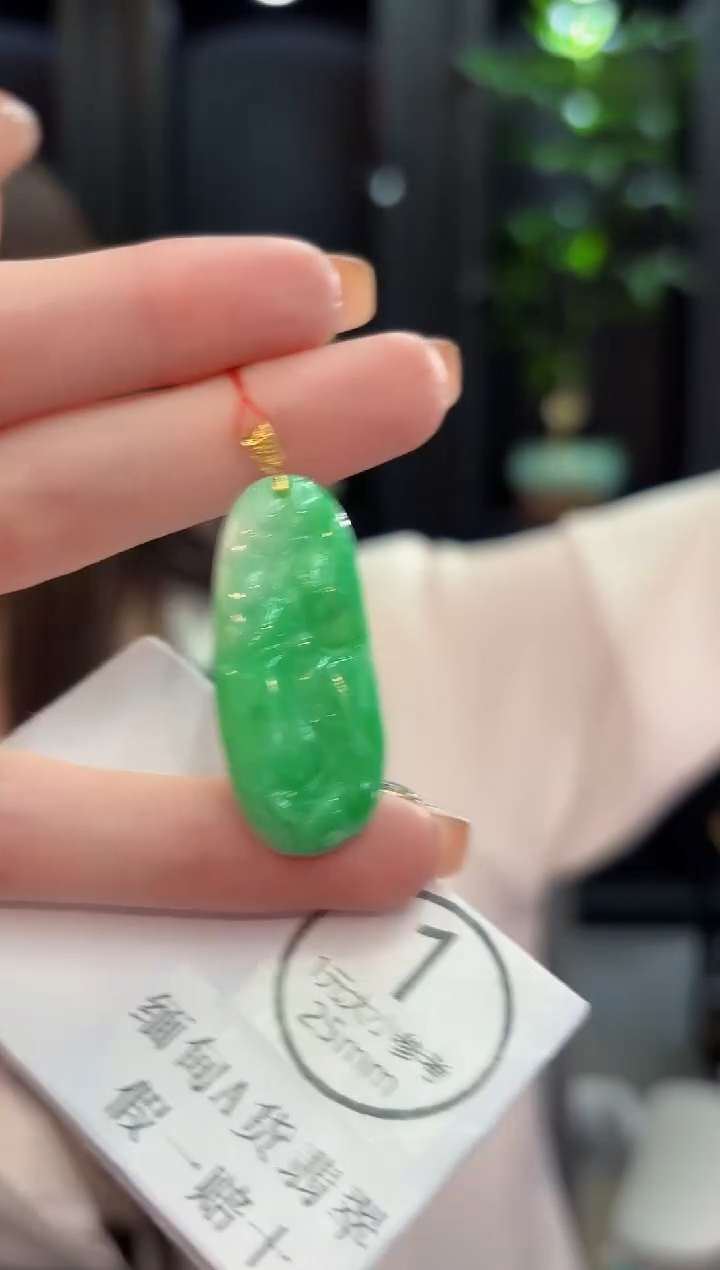 颈饰18K金镶嵌翡翠 缅甸A货/支持复检/一件