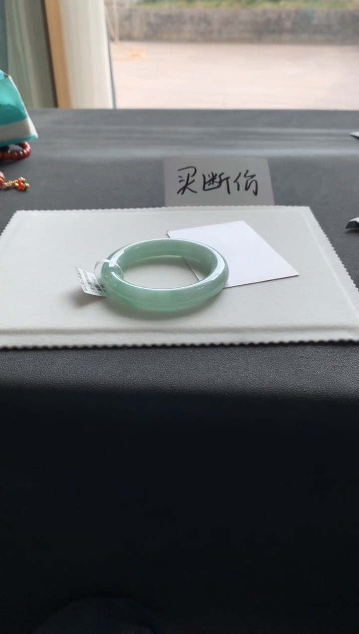 【闪购商品】翡翠手镯未镶嵌55.2圆条Y33买断