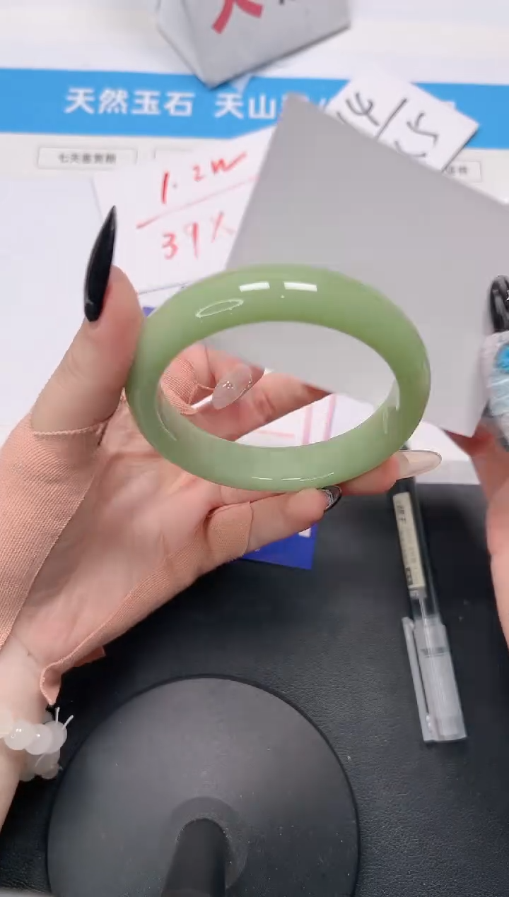 【闪购商品】石英质玉手镯未镶嵌129-牛油果60.4