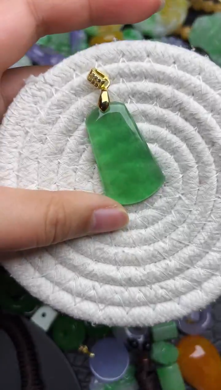 颈饰未镶嵌翡翠缅甸翡翠吊坠