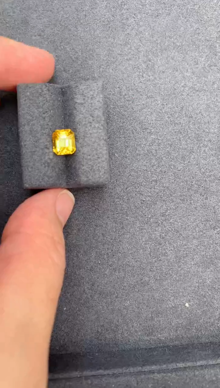 【闪购商品】彩色蓝宝石裸石未镶嵌2ct黄蓝宝