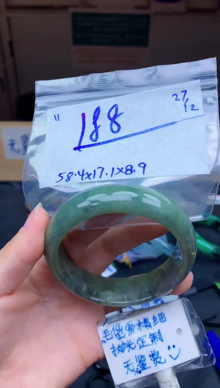 未镶嵌定制翡翠逗*儿11毛货需精细抛光手镯拍一发一