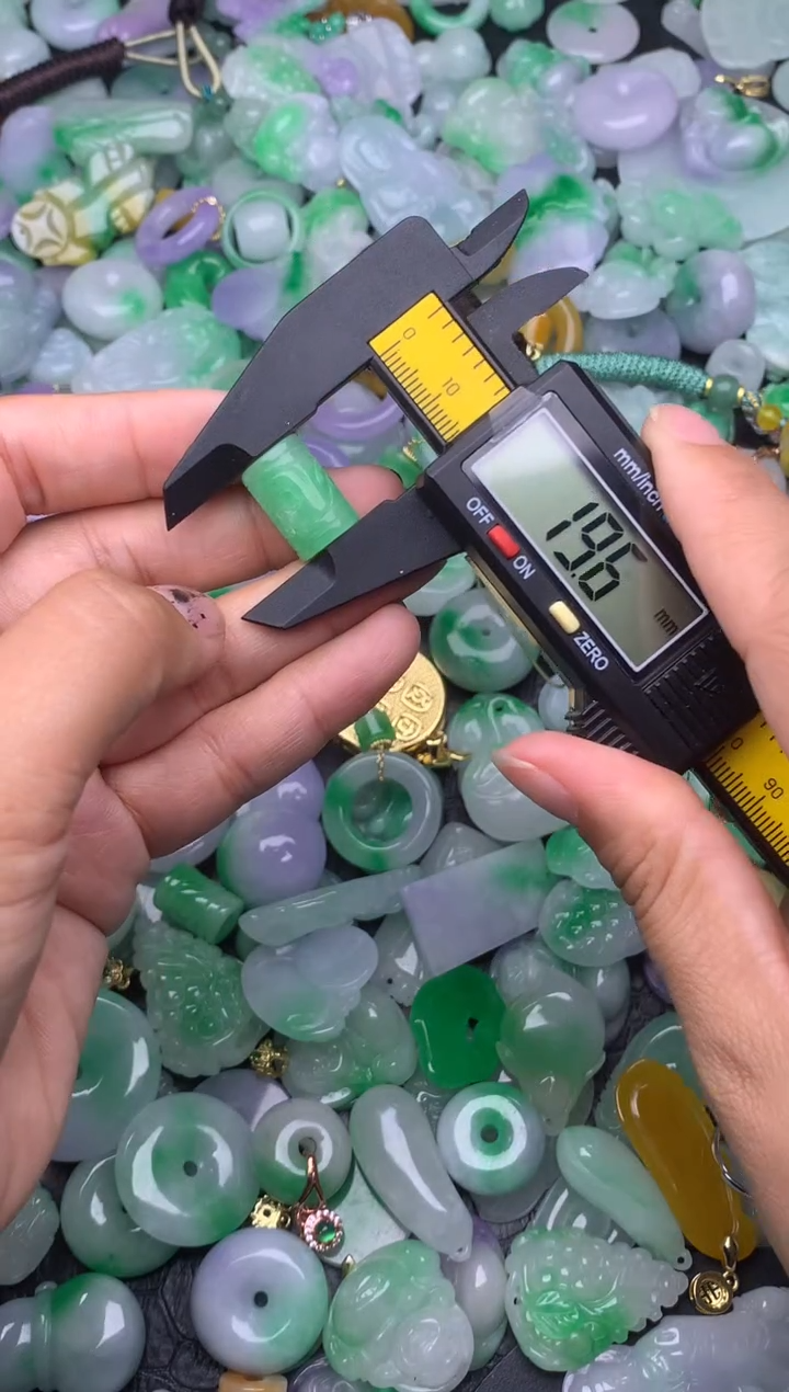 翡翠未镶嵌颈饰天然缅甸翡翠吊坠