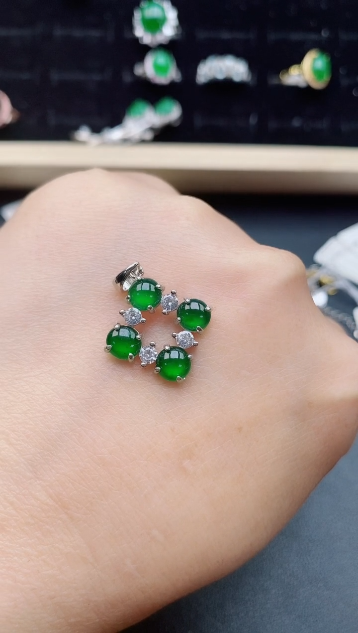 【闪购商品】翡翠吊坠(赠链)银S925镶嵌3112