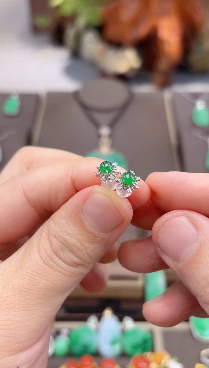 【闪购商品】翡翠耳钉18K金镶嵌蛋面耳钉