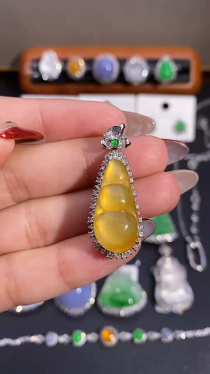 【闪购商品】翡翠颈饰18K金镶嵌吊坠