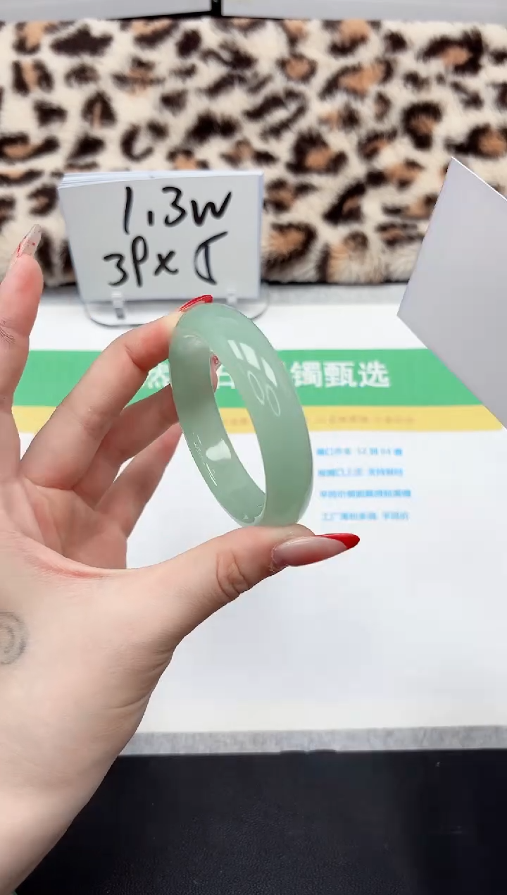 【闪购商品】石英质玉手镯未镶嵌212-53