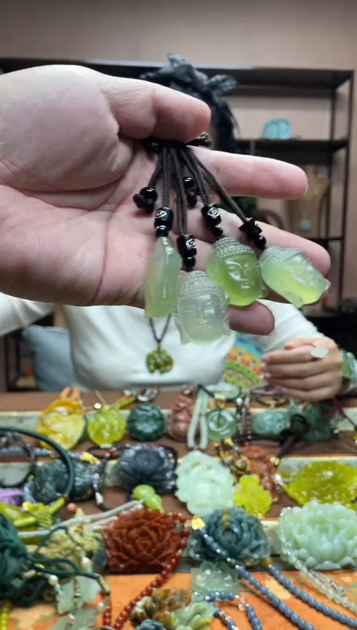 未镶嵌岫玉吊坠多样性发货发其中之一